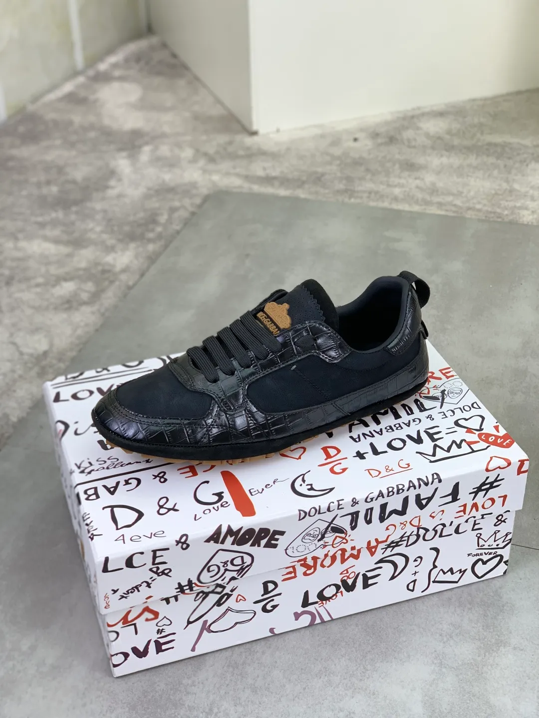 Men's men's shoes 💰P542 💰[New model] The latest hot style, top original quality, the official website synchronizes "DOLCE&GABBANA [Dolce & Gabbana] ~ High quality." The effect is low-top casual DG men's shoes, loved by many celebrities, using high-end imported first-layer calfskin splicing logo design + cowhide feet, simple and elegant, perfectly interpreting the latest inspiration of shoes, integrating classics and fashion, luxury dreams, and fashion. Suitable for drivers, light and comfortable to drive, light and breathable for outdoor travel, high-end quality, trustworthy, 3️⃣color🉑️choice! Code number: 38-46